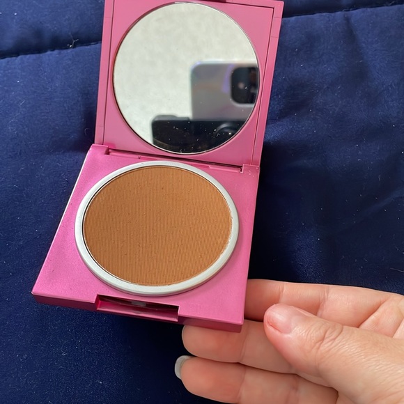 Mally Bronzer - Picture 2 of 2